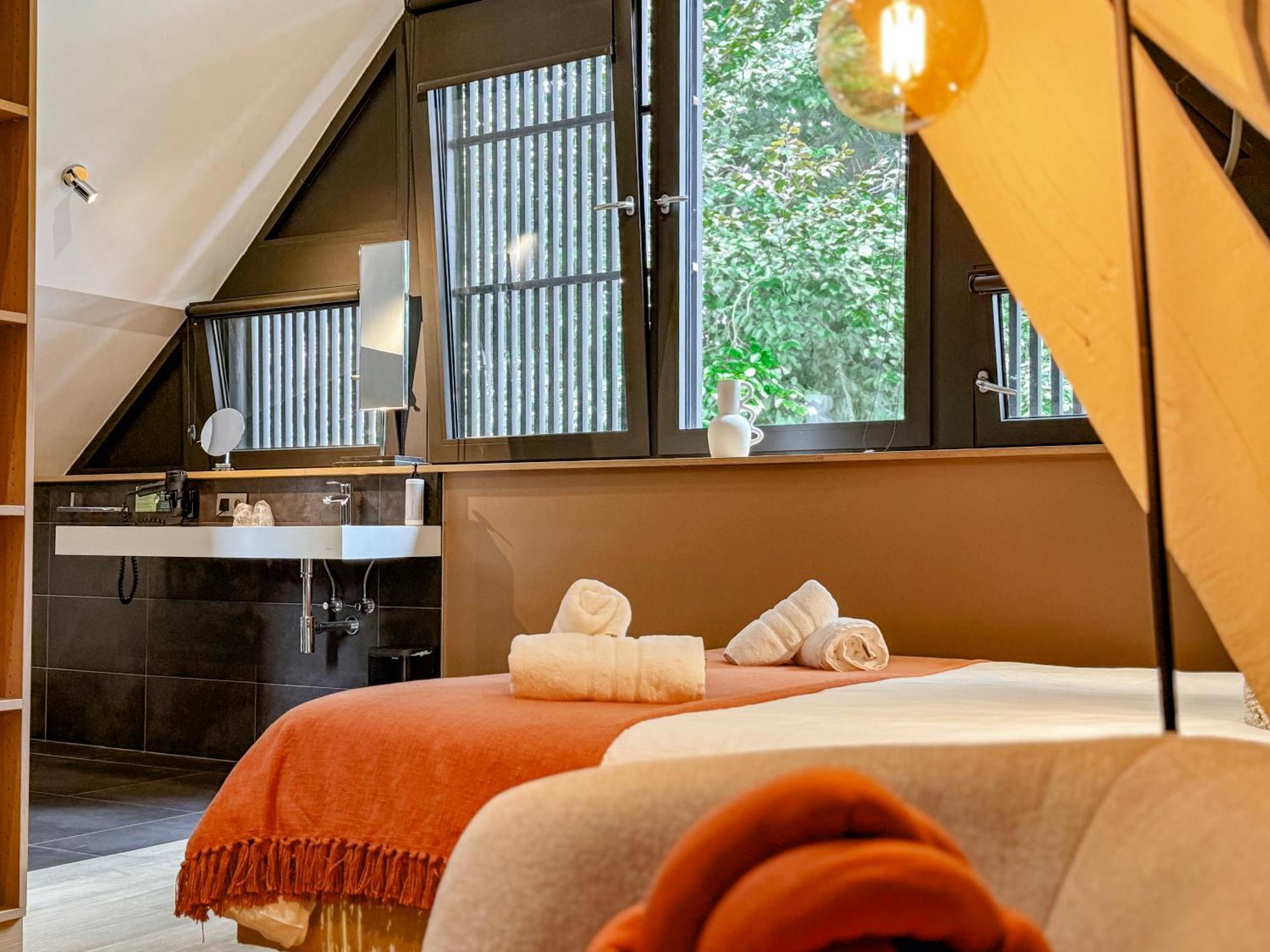 Hotel Le Manoir Marche-en-Famenne Exteriör bild